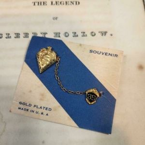 Gold plated  vintage 1930s Washington DC pin!